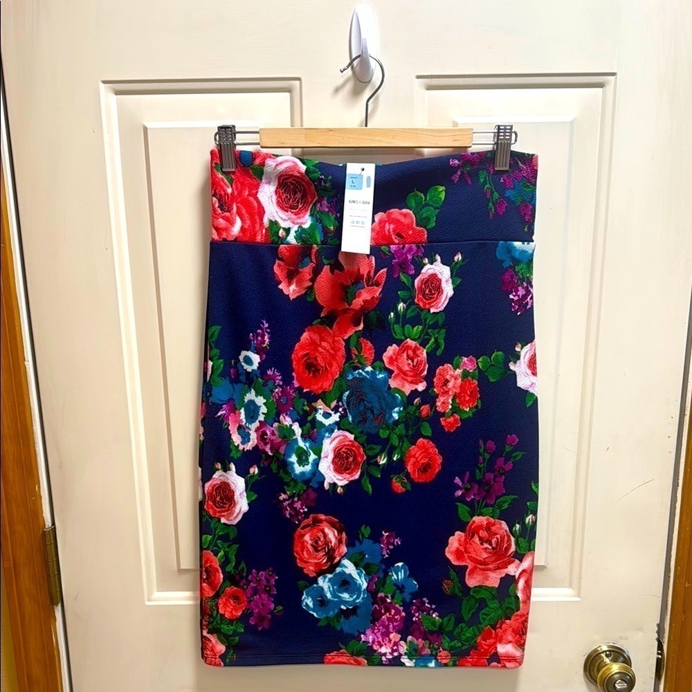 NWT Agnes & Dora Navy blue Floral Pencil Skirt